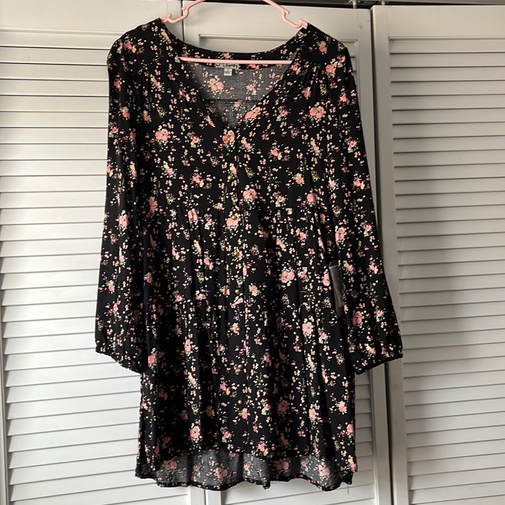 BRAND NEW (NWT) V-neck Floral Dress
